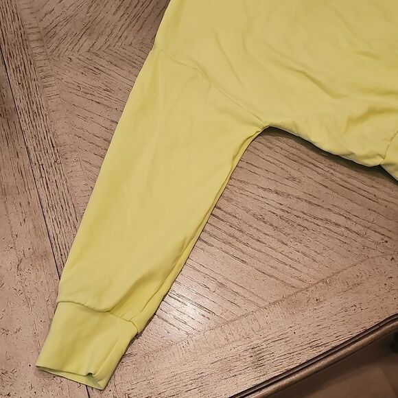 Lime Green Sweater Size S NWOT - Picture 2 of 9